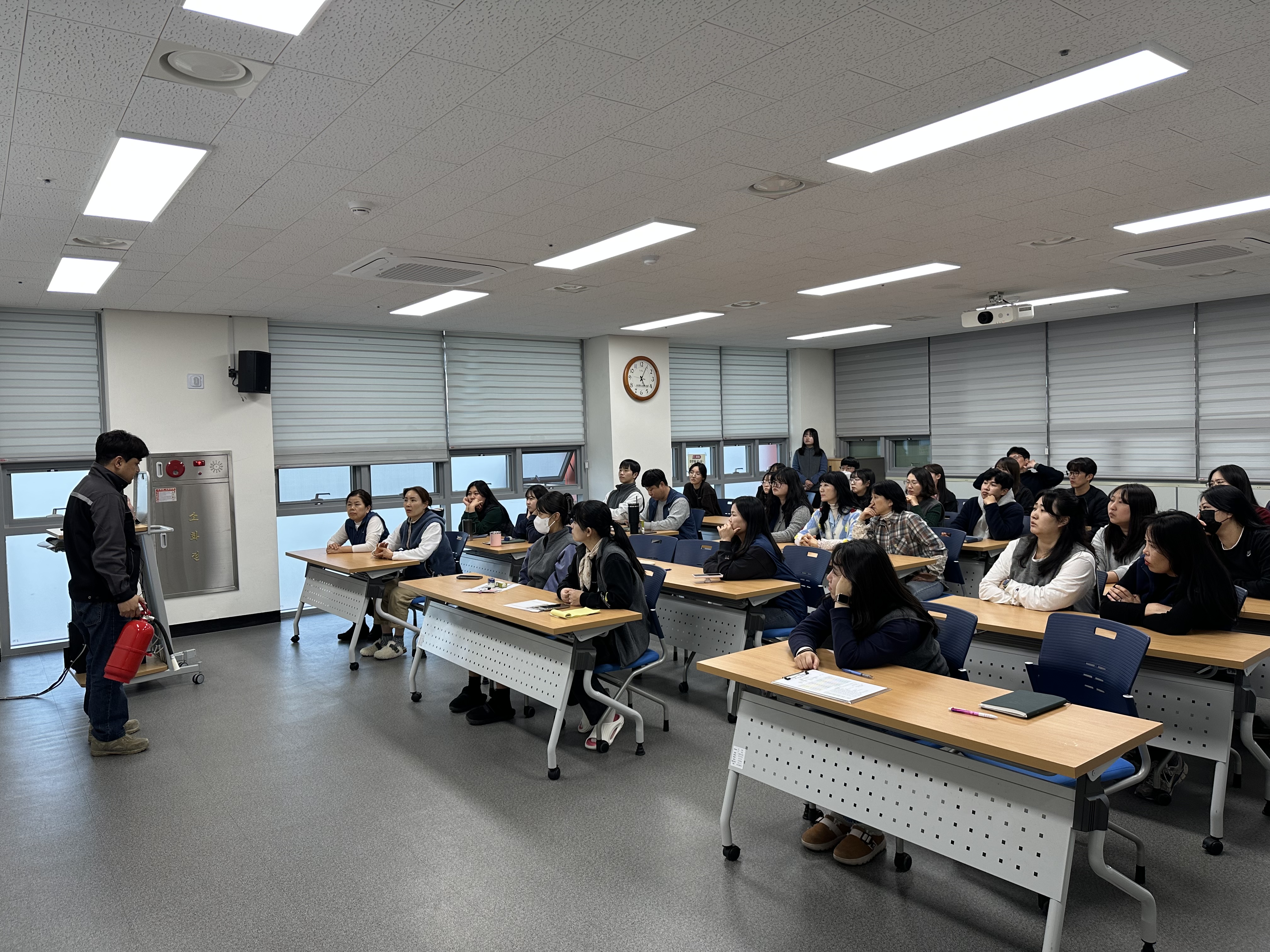 [시설안전] 종사자 대상 화재예방 교육 및 대피훈련 진행#2